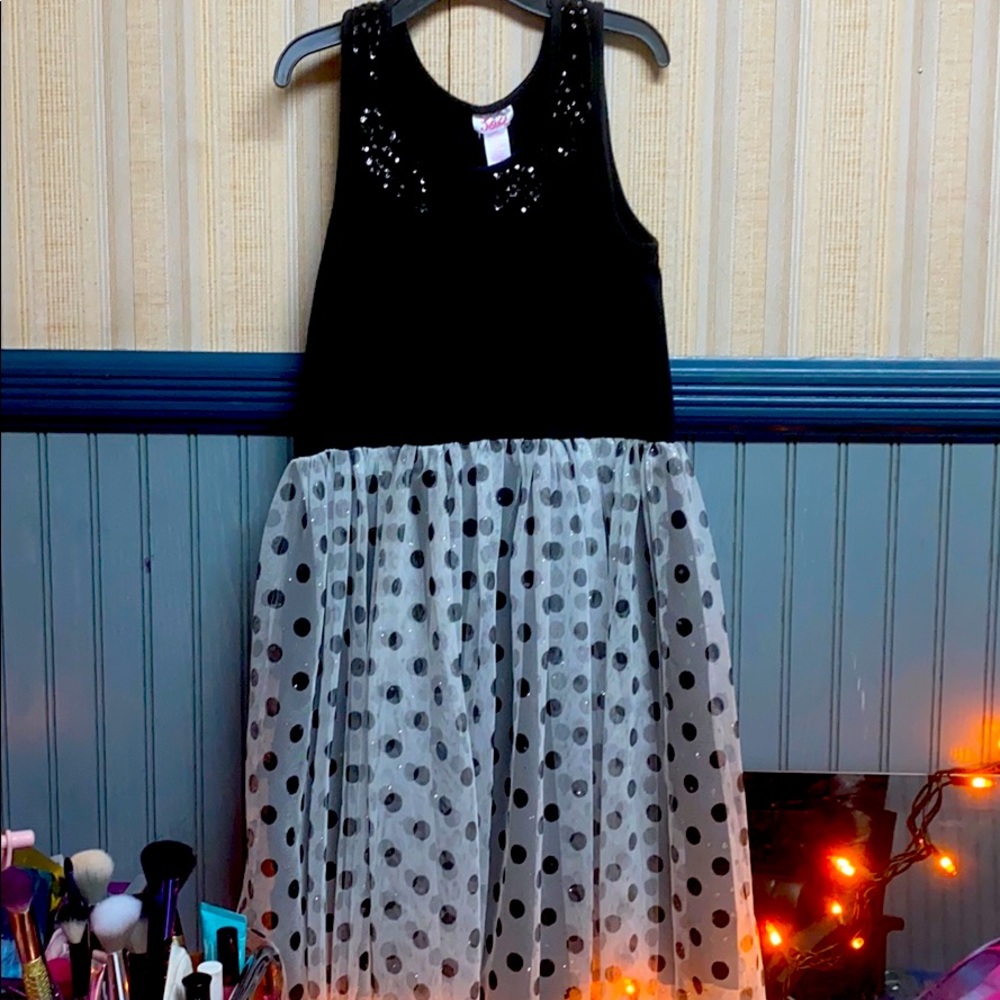 A dress /black/white